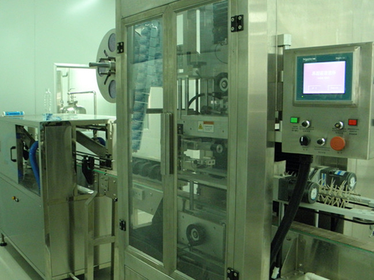 Machine à étiquettes adaptée aux besoins du client d'autocollant automatique de douille de 150BPM 380V, 2220*1100*2100mm, autocollant